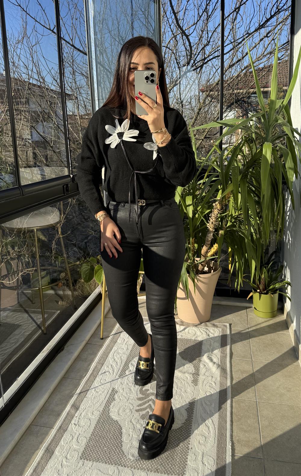 Çiçek Bağlamalı Kazak Siyah