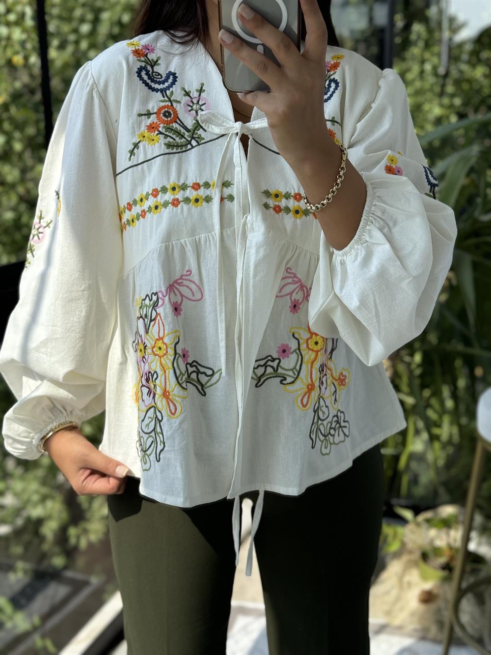 Çiçek İşlemeli Bağlamalı Ceket Krem