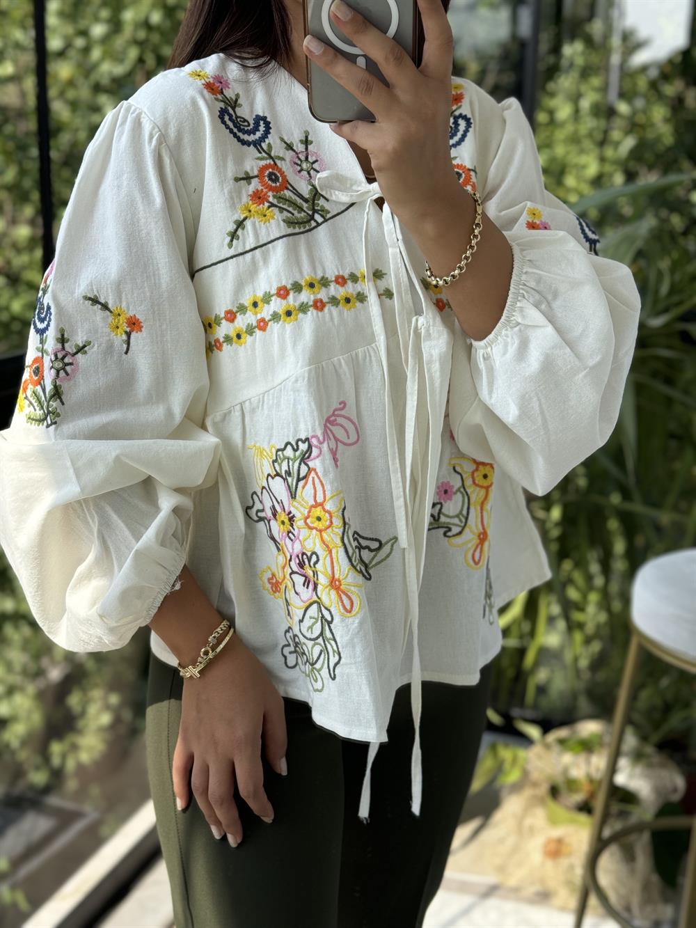 Çiçek İşlemeli Bağlamalı Ceket Krem