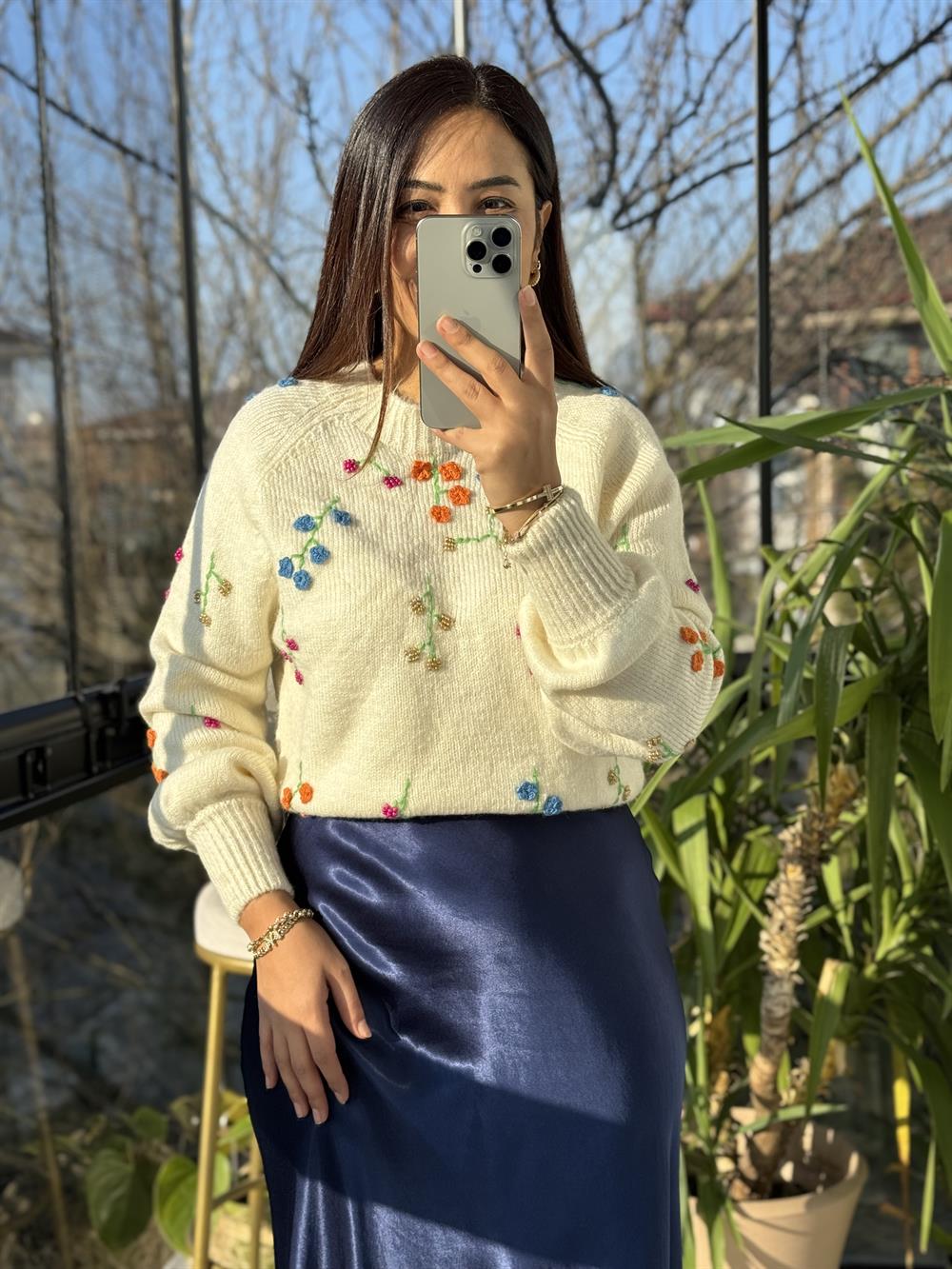 Çiçek İşlemeli Kazak Ekru