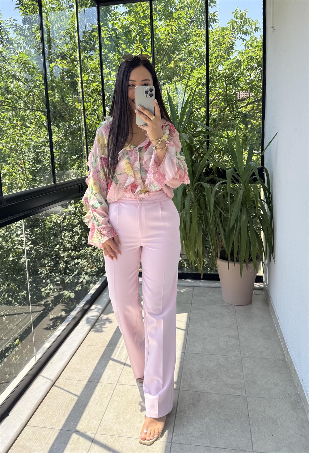 Çiçekli Fırfırlı Şifon Bluz Pudra