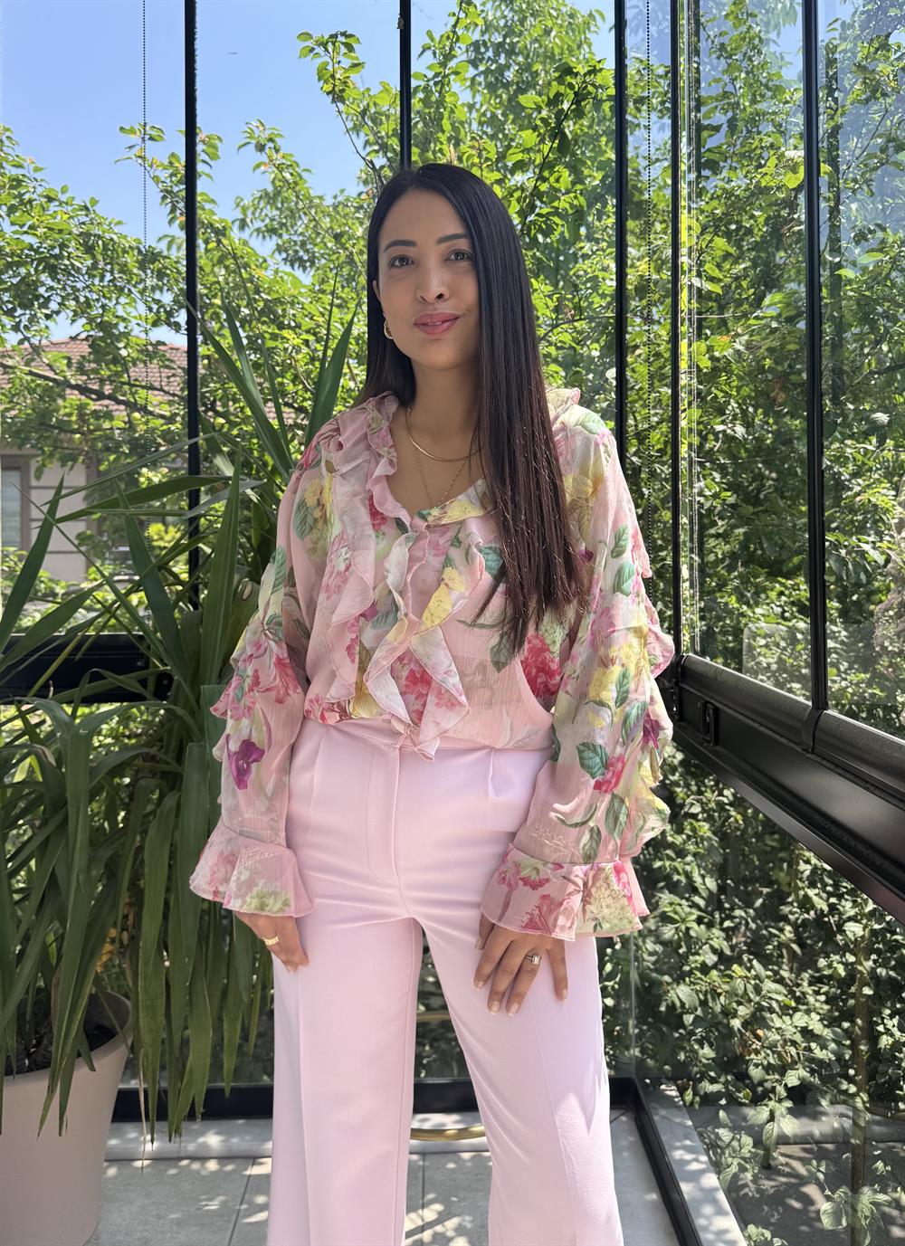 Çiçekli Fırfırlı Şifon Bluz Pudra