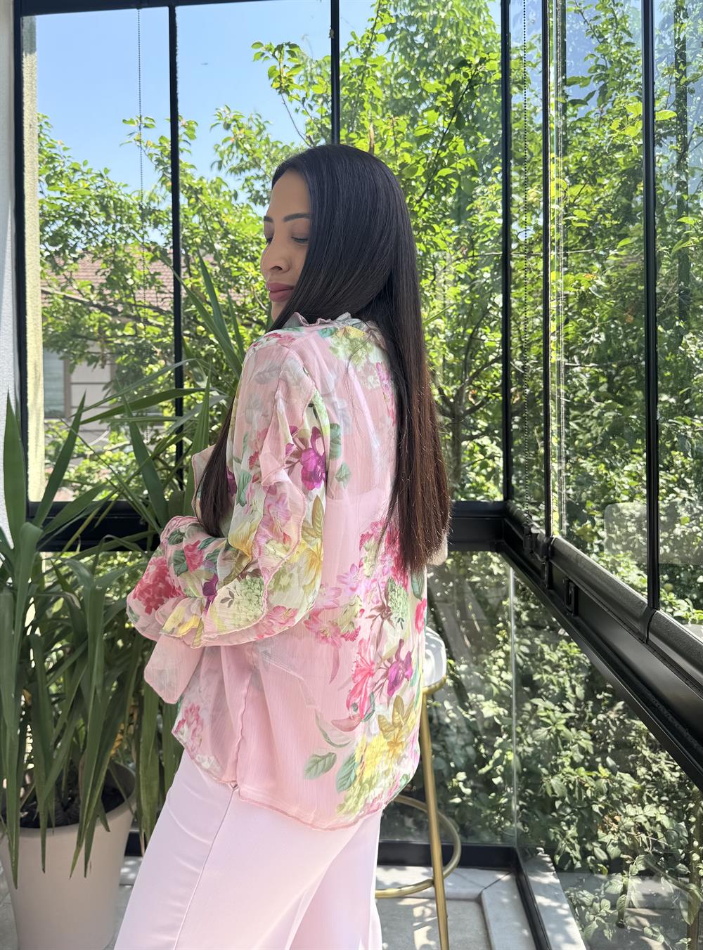 Çiçekli Fırfırlı Şifon Bluz Pudra