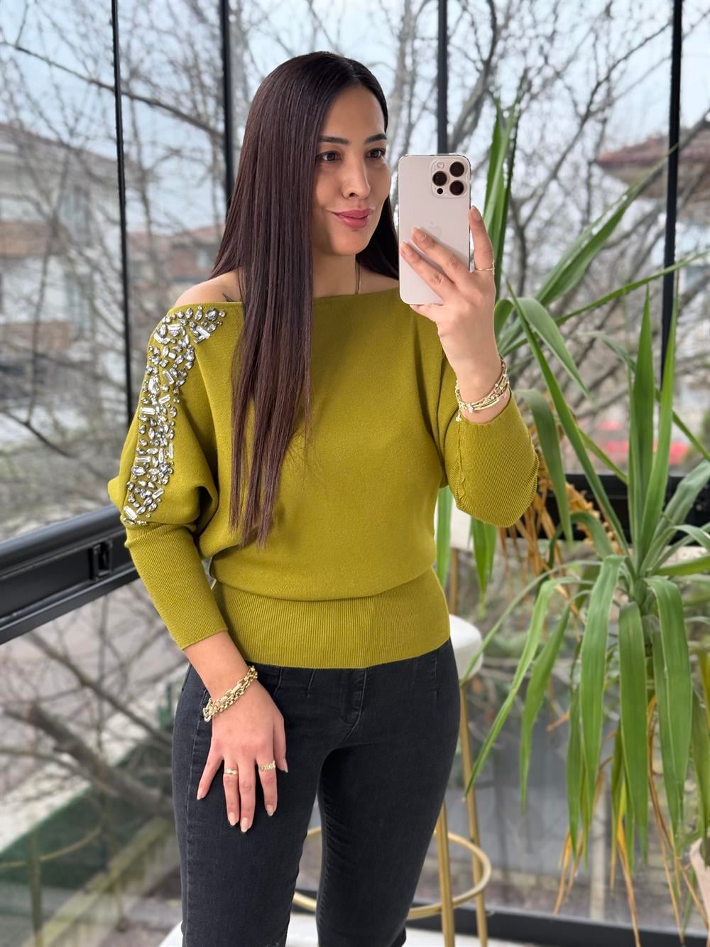 Taş İşlemeli Tek Omuz Triko Kazak Yağ Yeşili