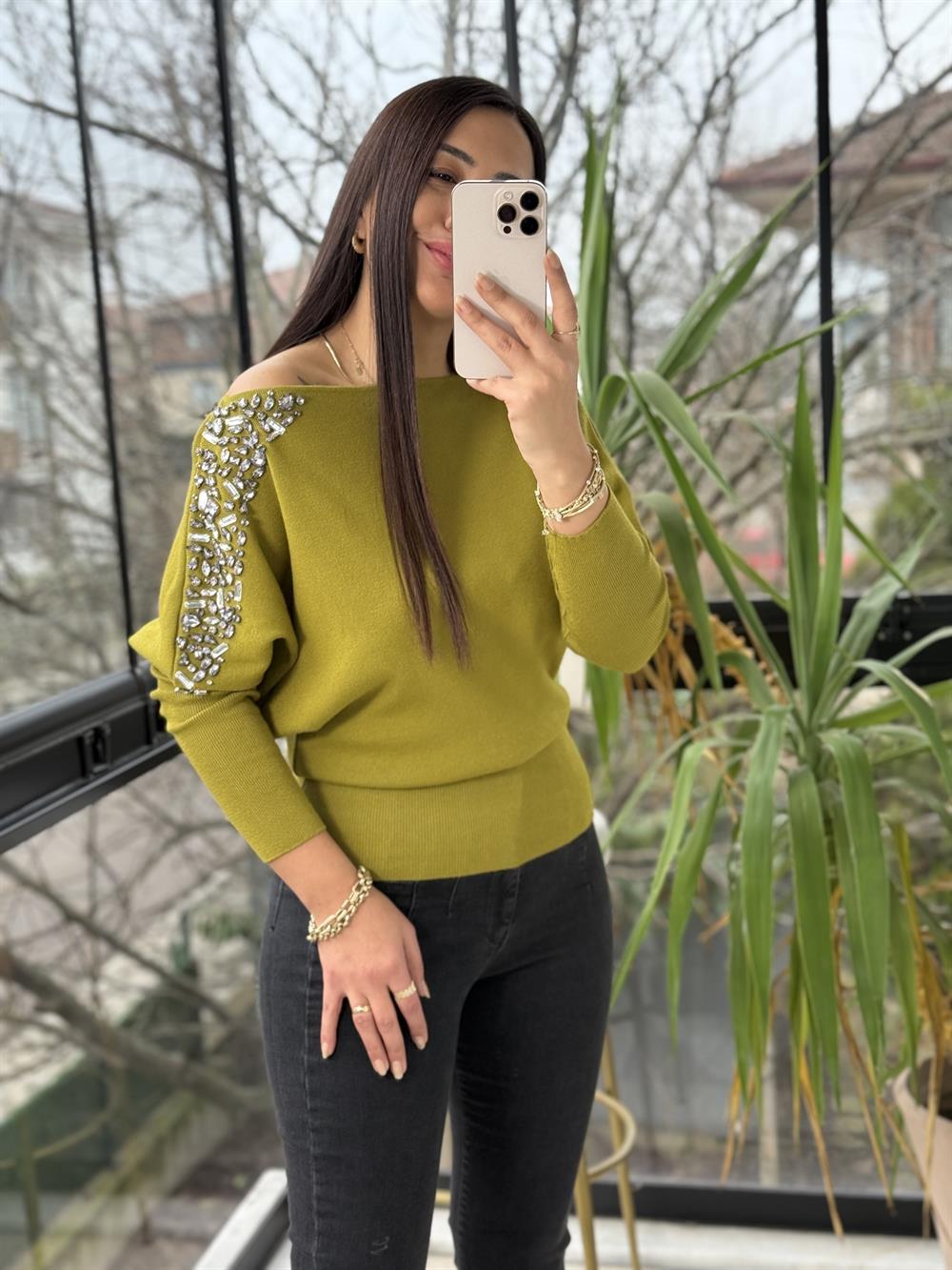 Taş İşlemeli Tek Omuz Triko Kazak Yağ Yeşili