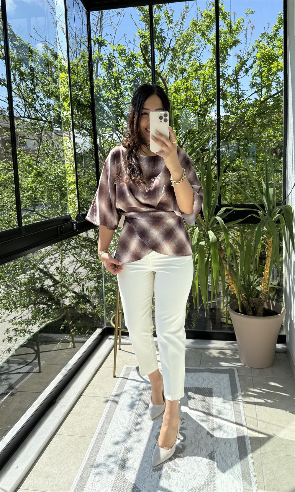 Bağcıklı Ekose Saten Bluz Kahve