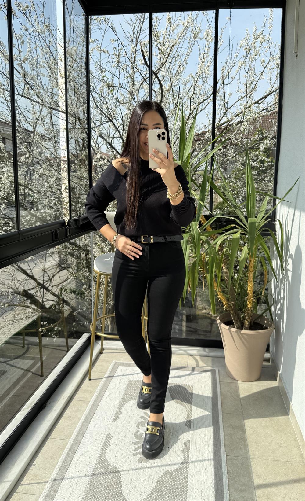 V Detay Atletli Triko Siyah