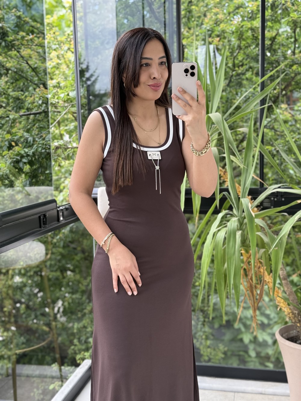 Kolu ve Yakası Biyeli Sıfır Kol Modal Elbise Kahve