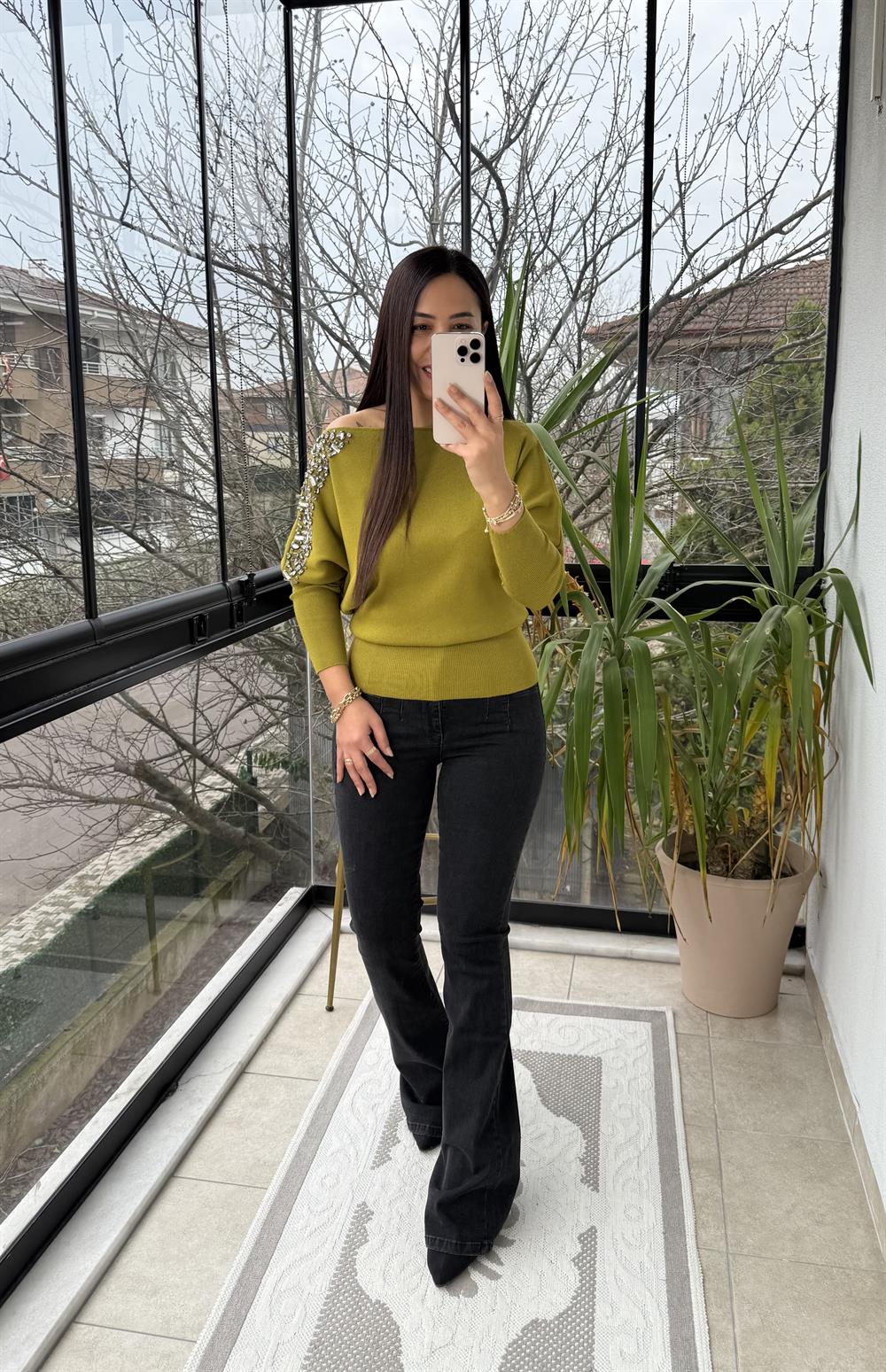 Taş İşlemeli Tek Omuz Triko Kazak Yağ Yeşili