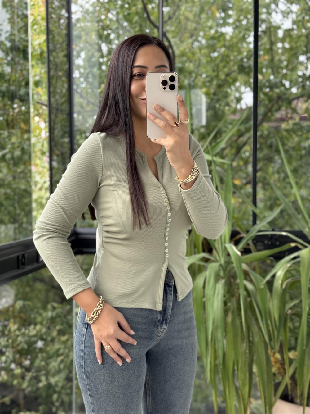 Düğme Detaylı Büzgülü Top Bluz Çağla Yeşili