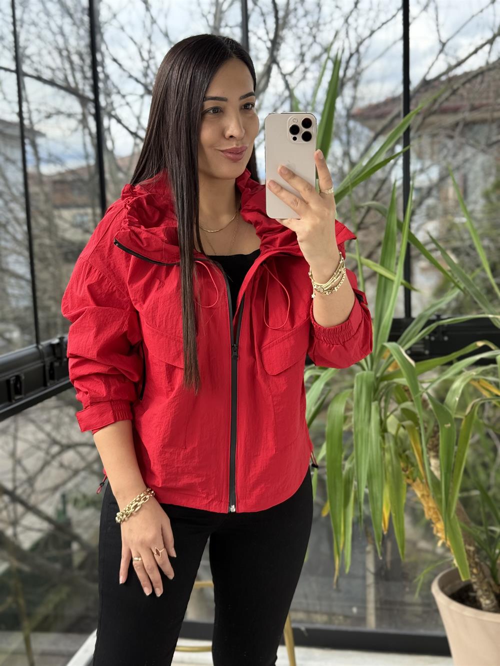 Yakası Büzgülü Yağmurluk Kırmızı