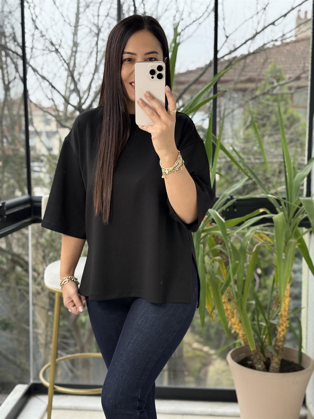 Oversize Yanları Yırtmaçlı Modal Tişört Siyah