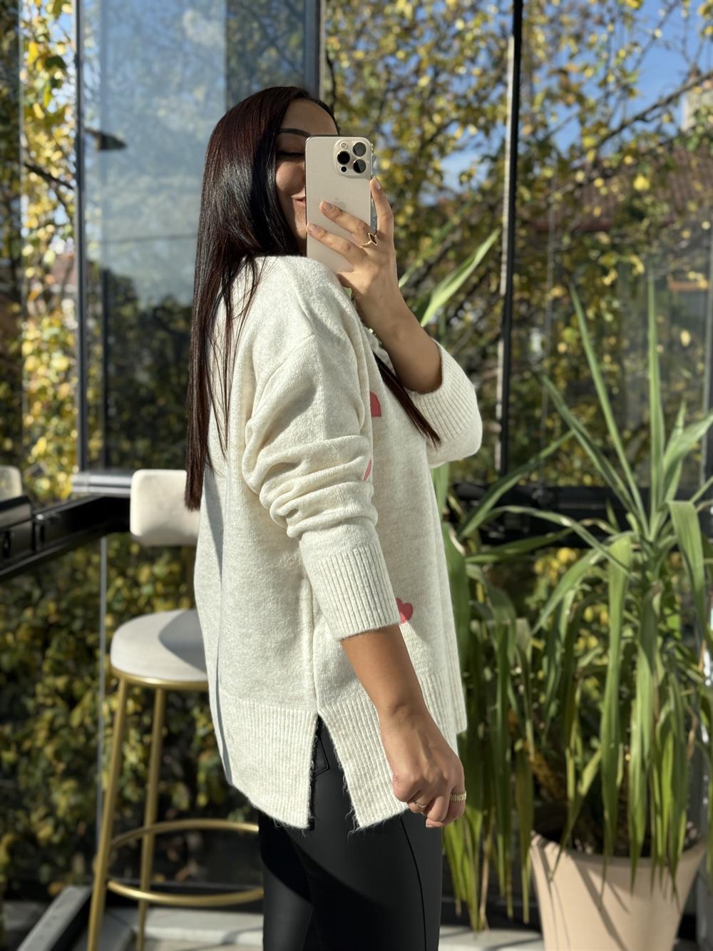 Kalp Detaylı Kazak Ekru