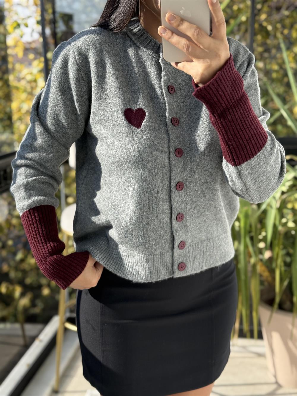 Kalp Nakışlı Renk Bloklu Hırka Gri