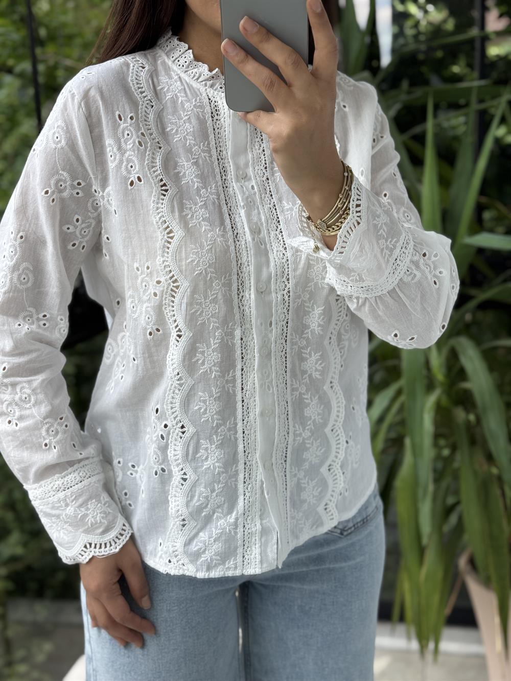 Dalgalı Dantel Detaylı Gömlek Beyaz