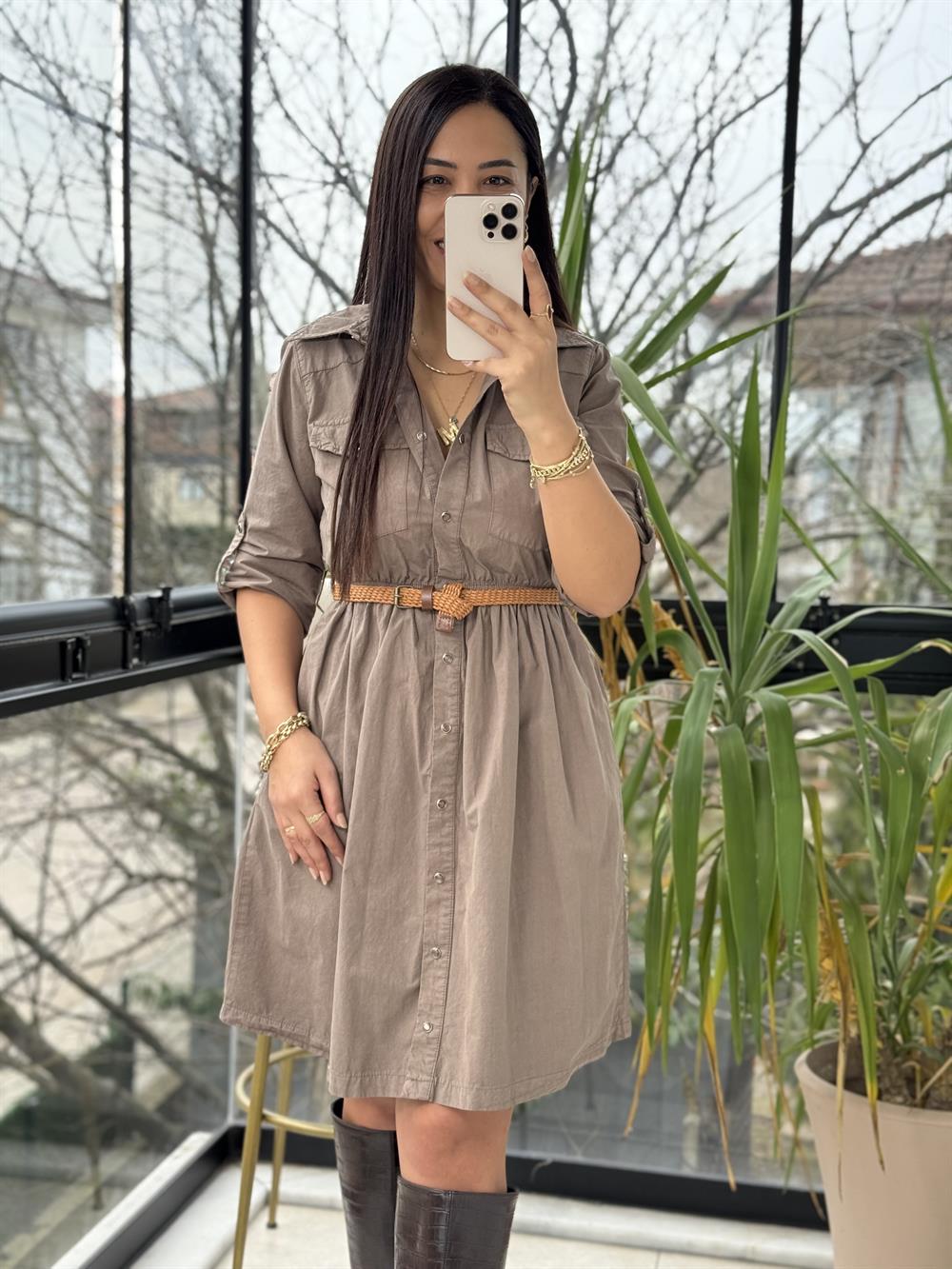 Büzgü Detaylı Kısa Kot Elbise Vizon