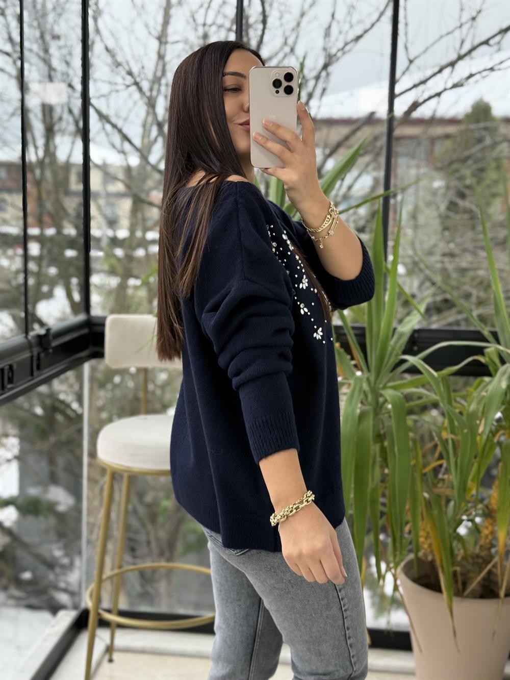 Yaka Detaylı Taşlı Yumoş Kazak Lacivert