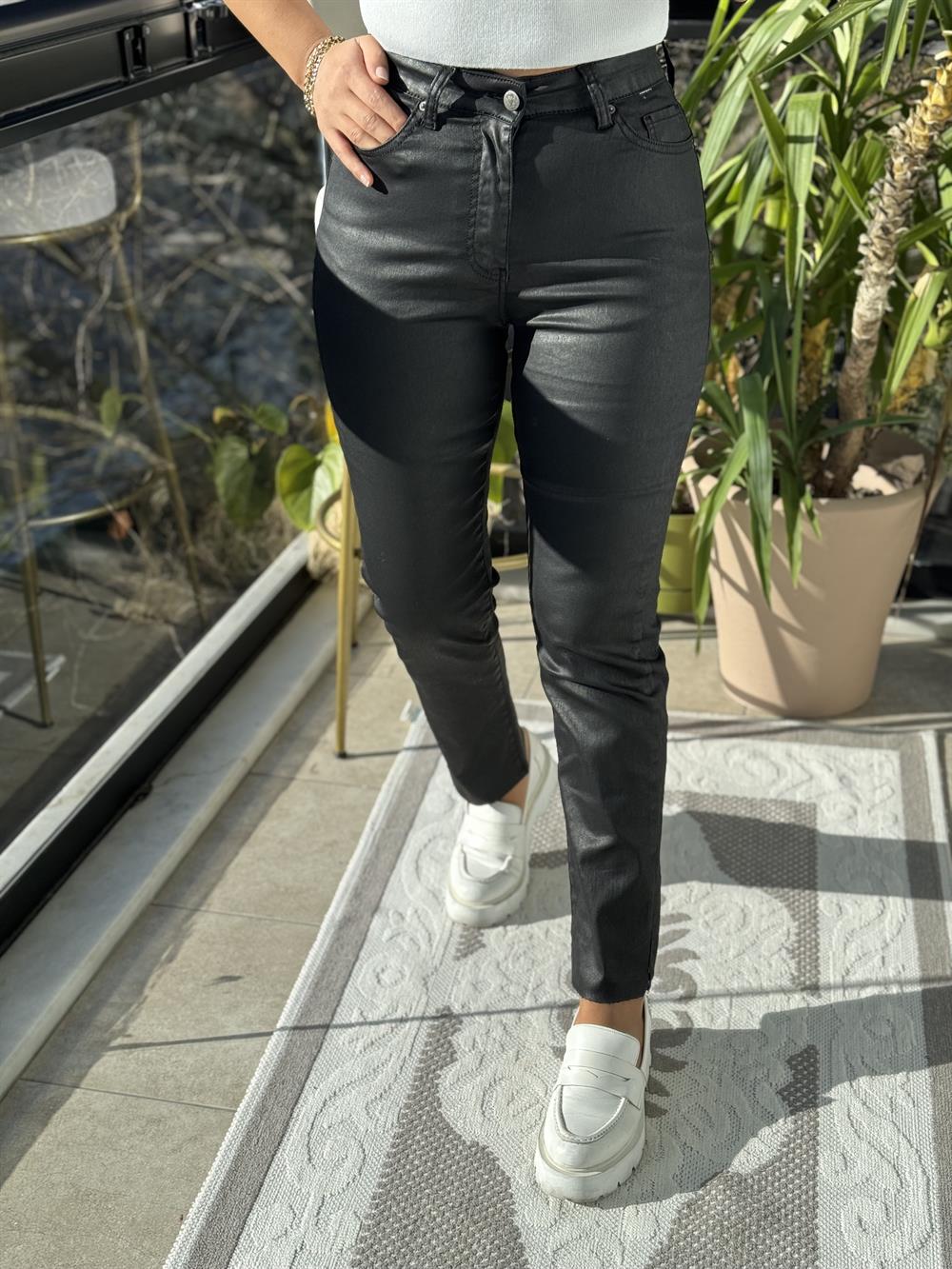 Deri Mum Kaplama Kesik Paça Jean Siyah