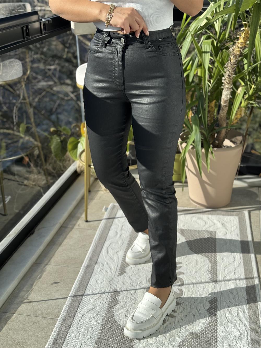 Deri Mum Kaplama Kesik Paça Jean Siyah