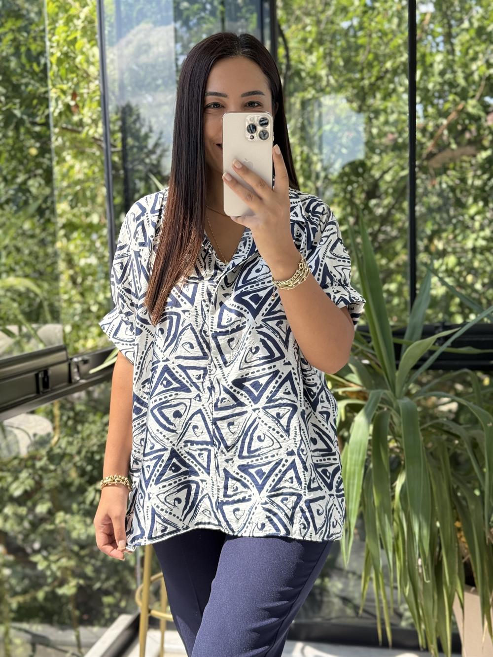 Desenli Arkası Düğmeli Bluz Lacivert