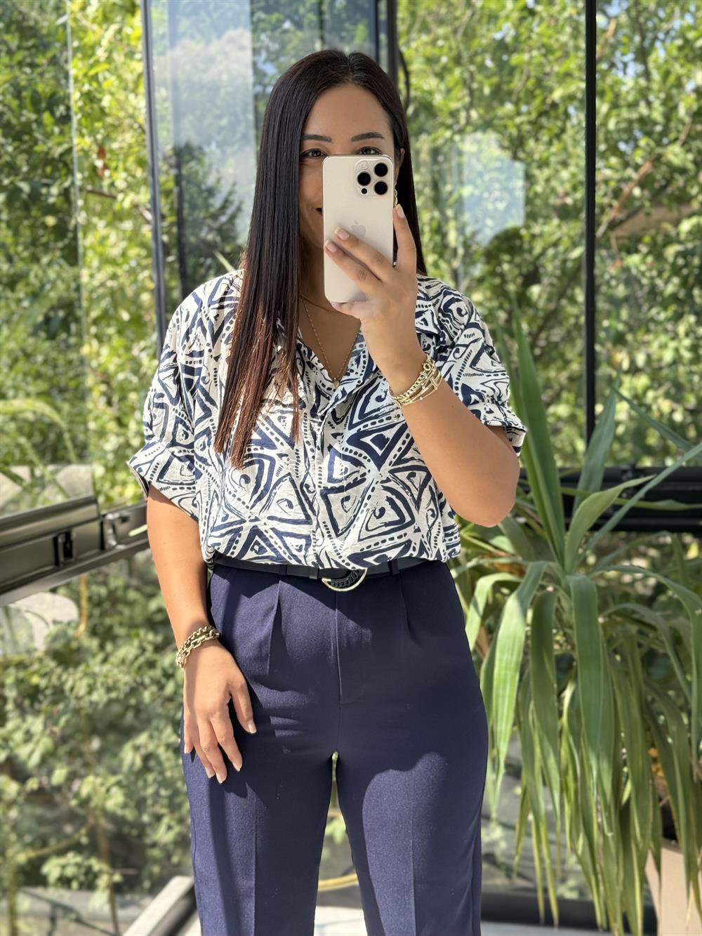 Desenli Arkası Düğmeli Bluz Lacivert