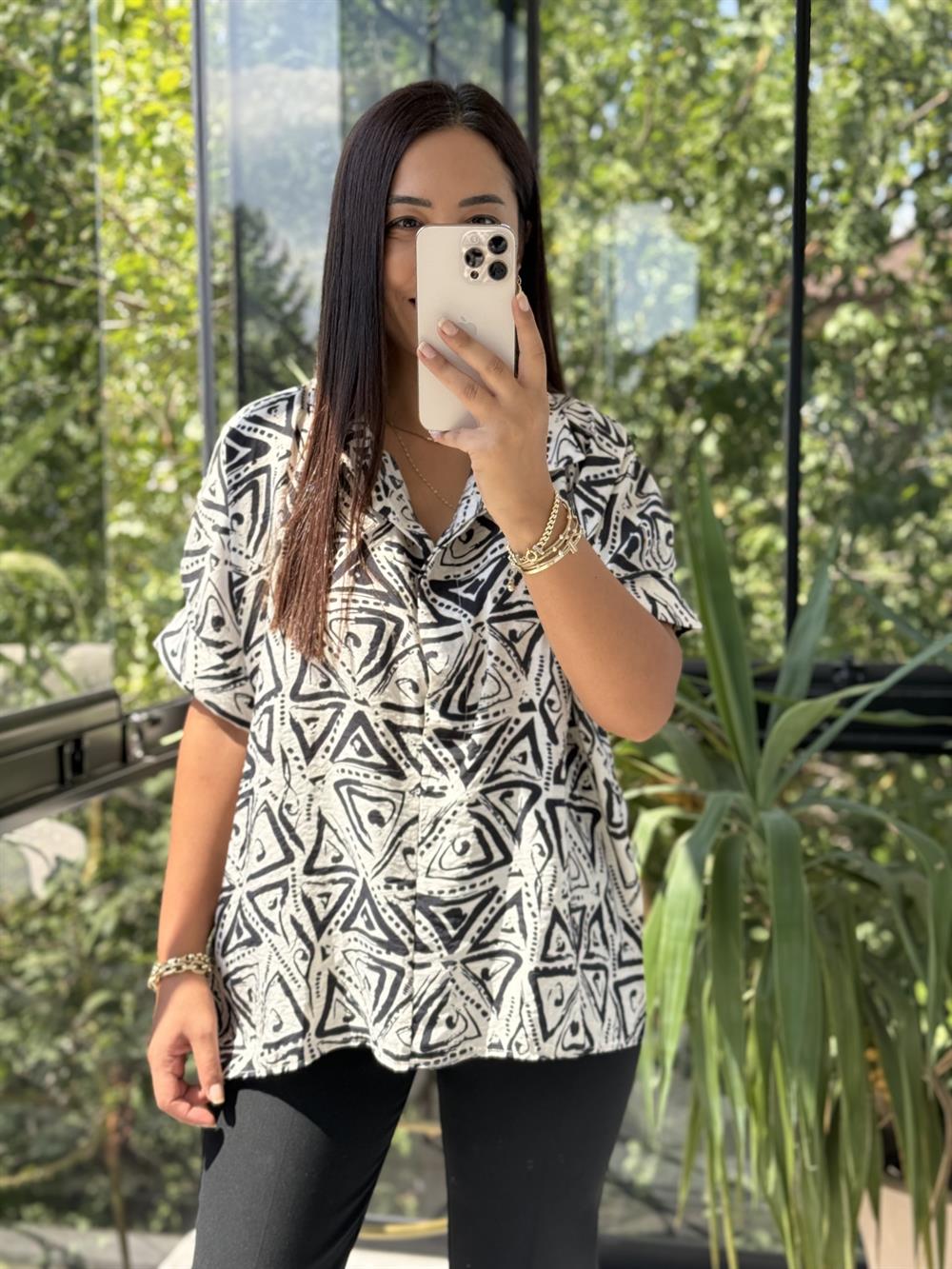 Desenli Arkası Düğmeli Bluz Siyah