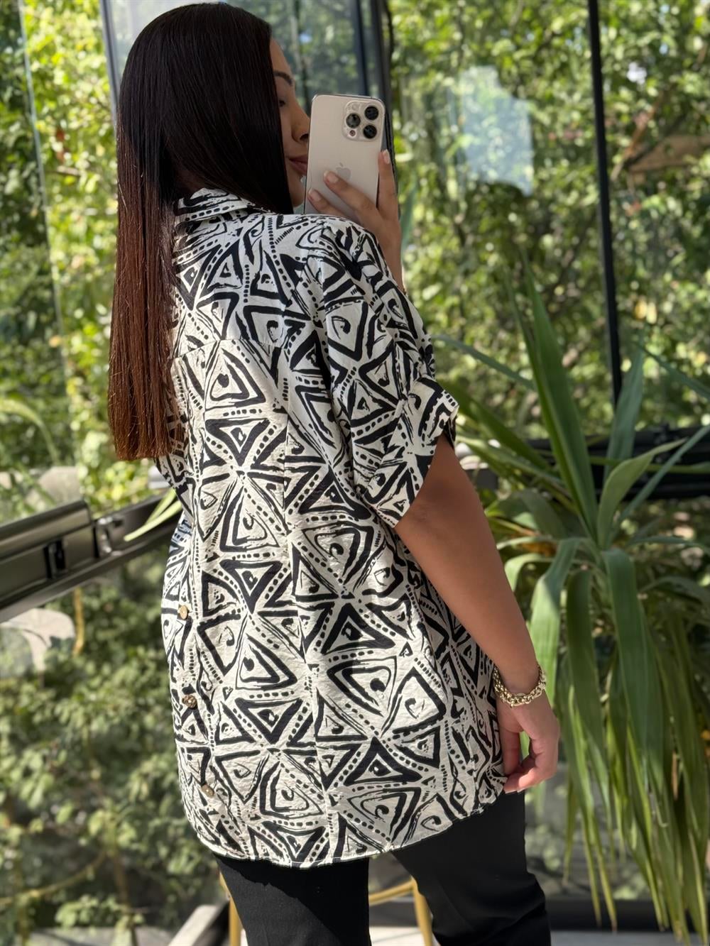 Desenli Arkası Düğmeli Bluz Siyah