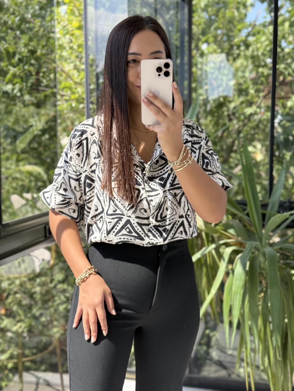 Desenli Arkası Düğmeli Bluz Siyah