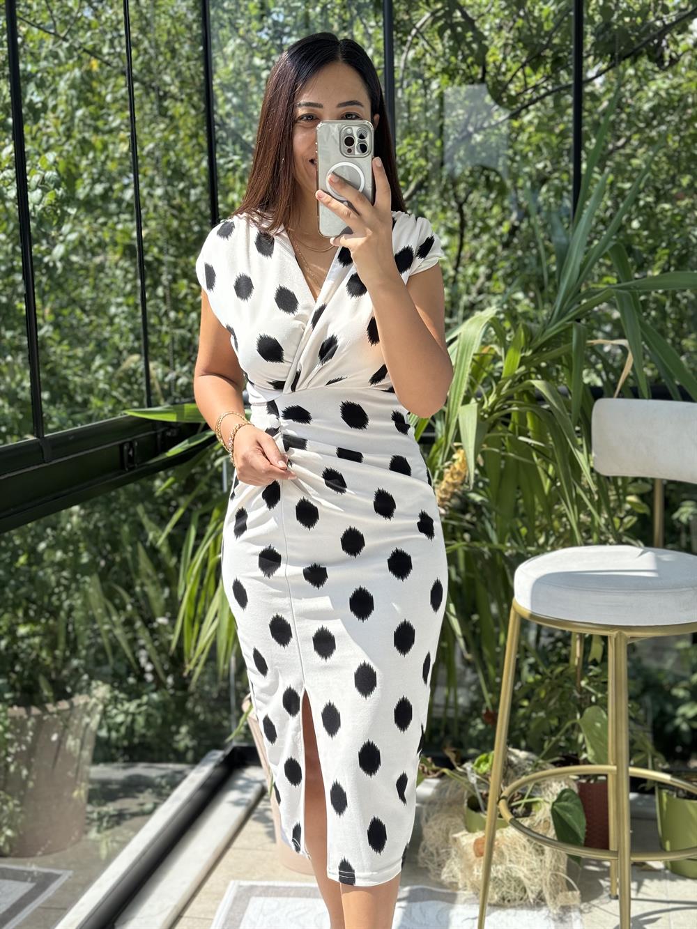 Desenli Düğme Detay Crep Elbise Krem