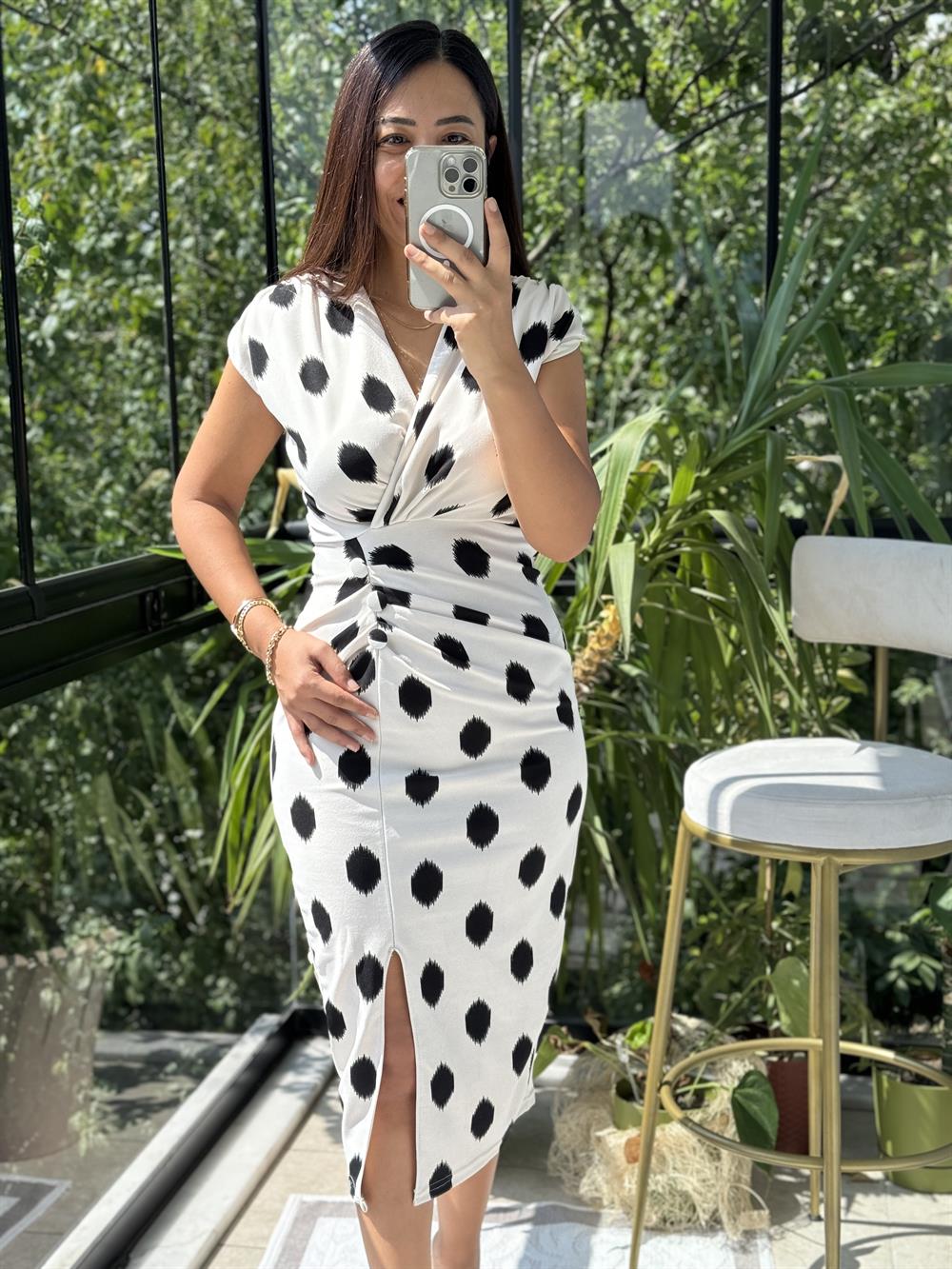 Desenli Düğme Detay Crep Elbise Krem