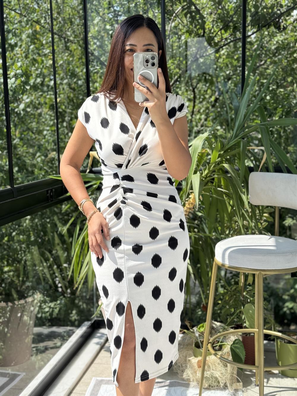 Desenli Düğme Detay Crep Elbise Krem