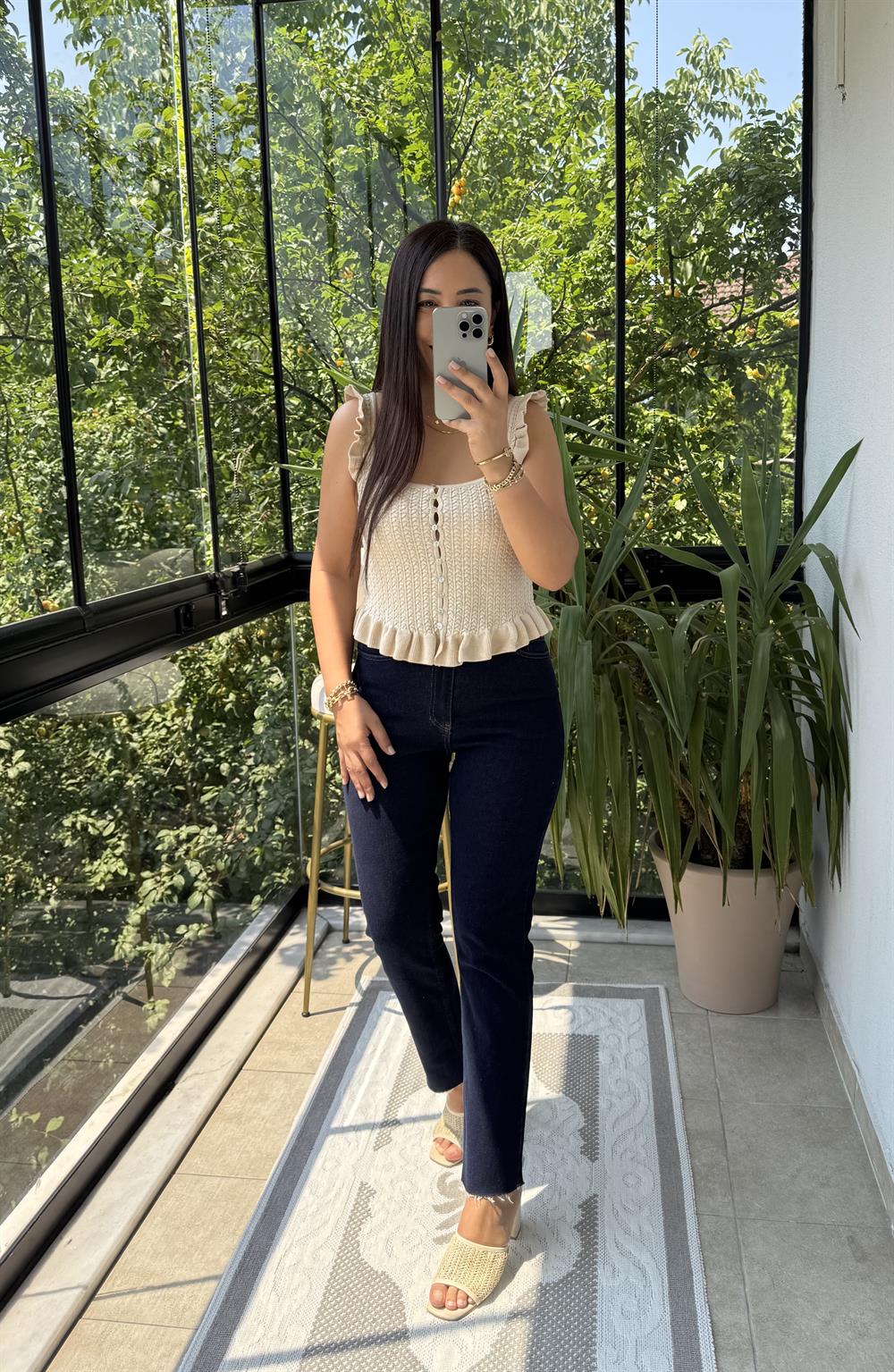 Dilvin Askılı Fırfırlı Düğmeli Bluz Bej