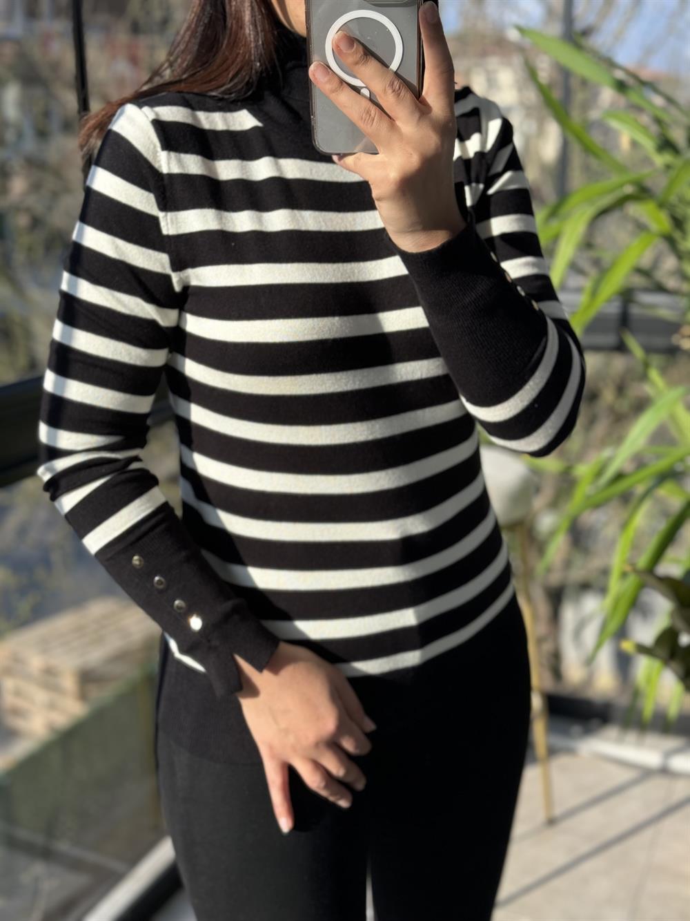Dilvin Balıkçı Yaka Çizgili Triko Siyah