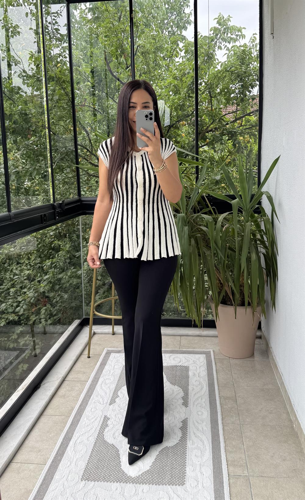 Dilvin Bisiklet Yaka Volanlı Çizgili Yelek Ekru