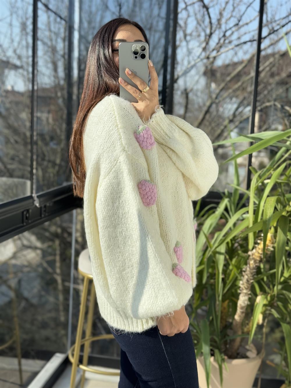 Dilvin Çilek Nakışlı Hırka Krem