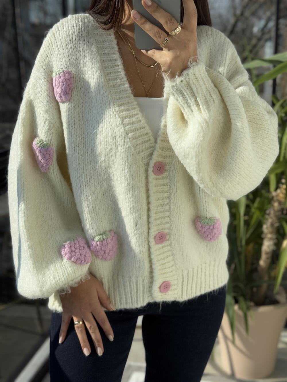 Dilvin Çilek Nakışlı Hırka Krem