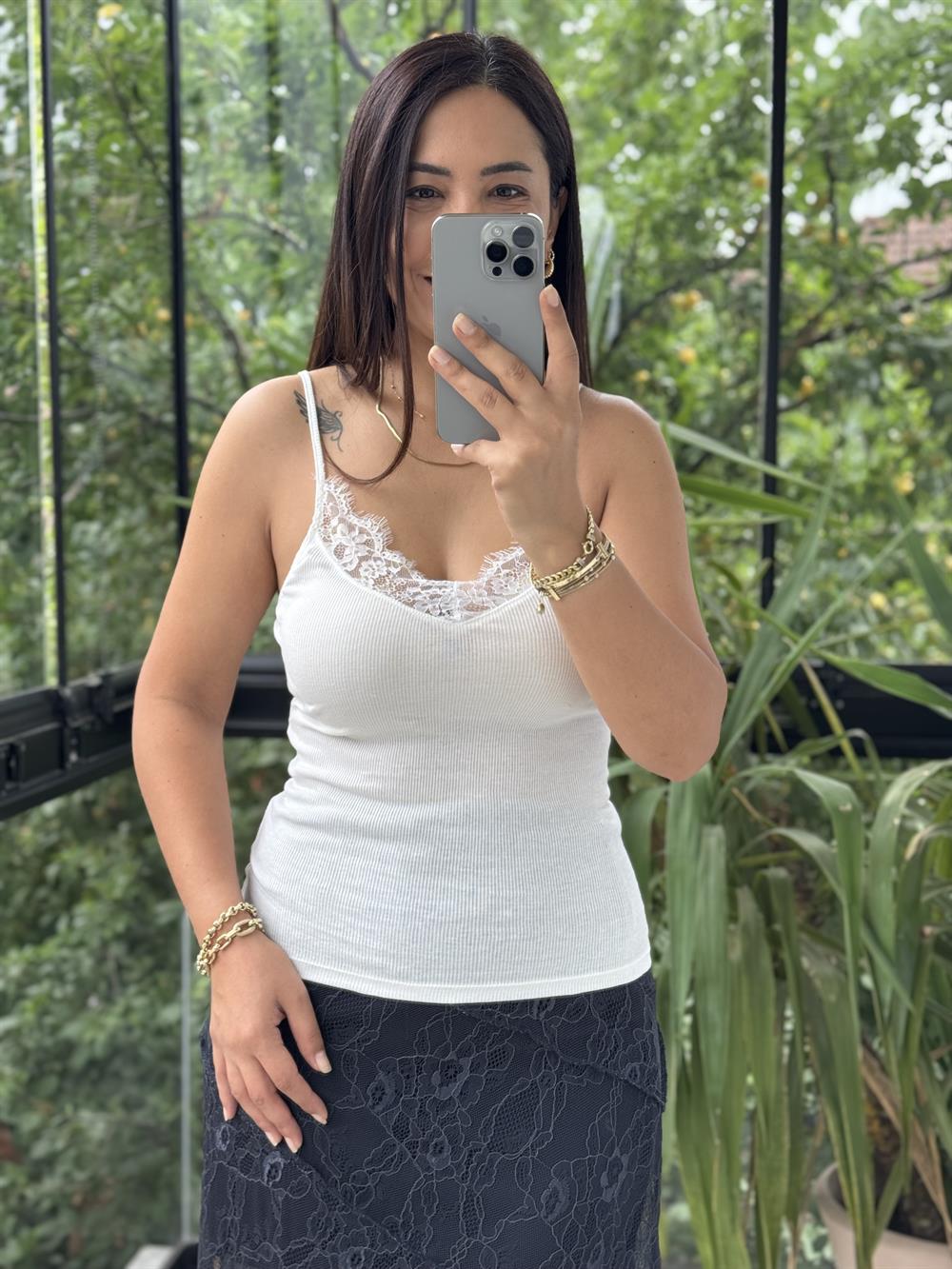 Dilvin Dantel Şeritli Askılı Atlet Ekru