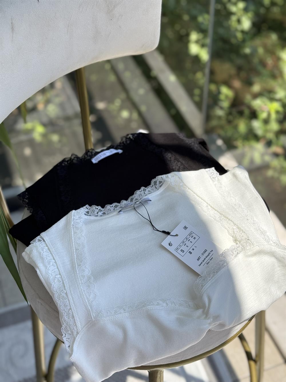 Dilvin Dantel Şeritli Büzgülü Atlet Siyah