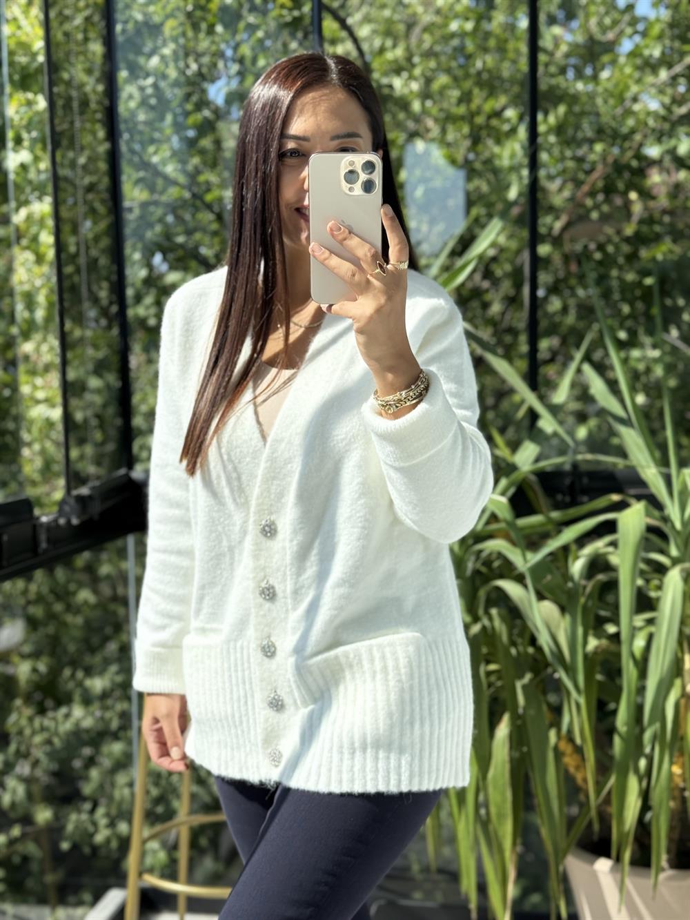 Dilvin V Yaka Taş Düğmeli Cepli Yumuşak Doku Hırka Ekru