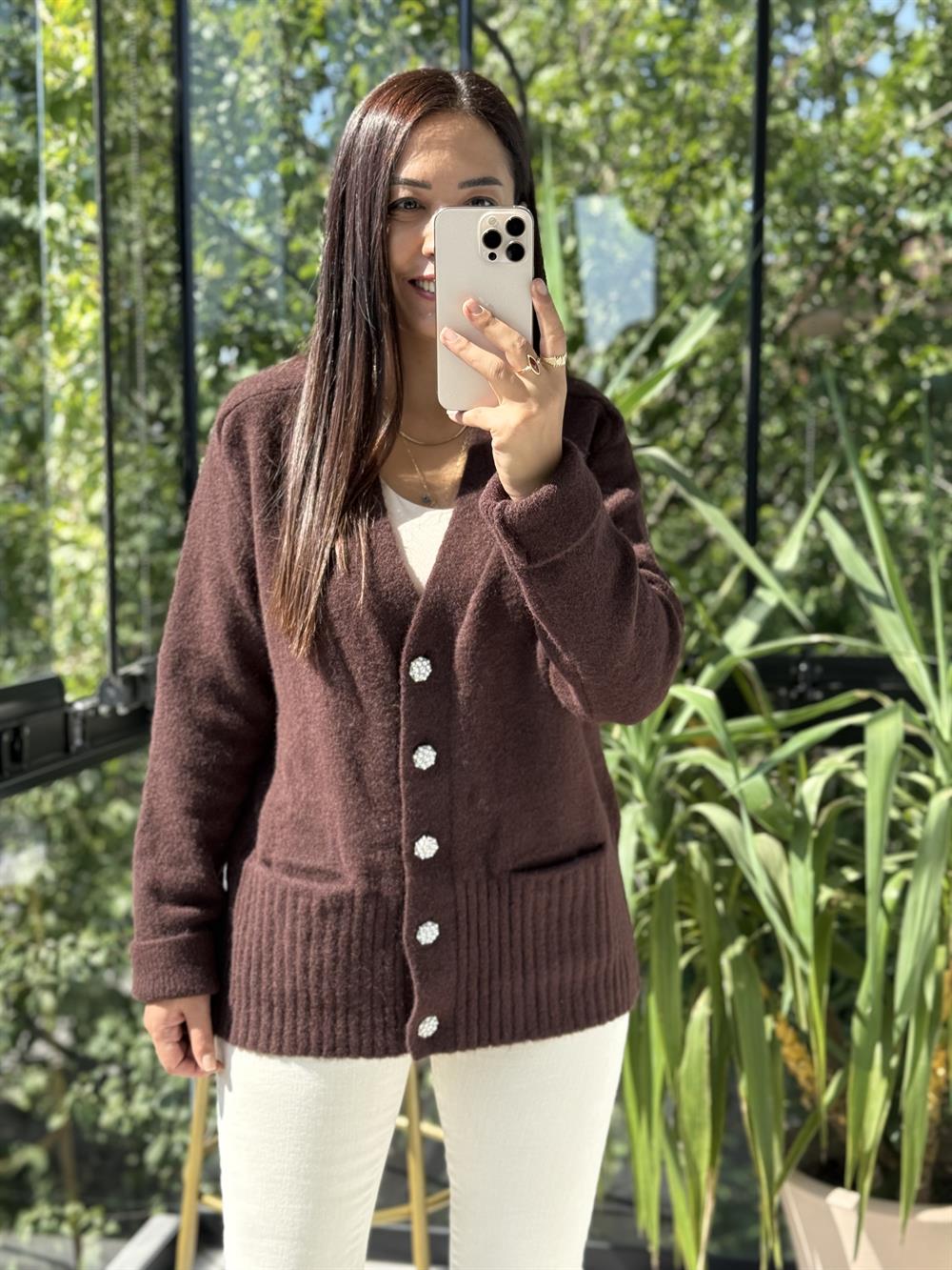 Dilvin V Yaka Taş Düğmeli Cepli Yumuşak Doku Hırka Kahve