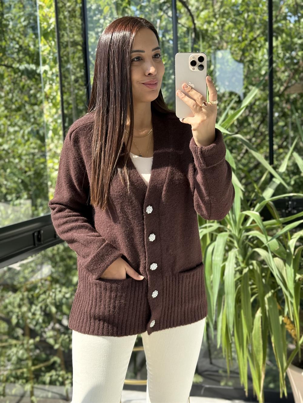 Dilvin V Yaka Taş Düğmeli Cepli Yumuşak Doku Hırka Kahve