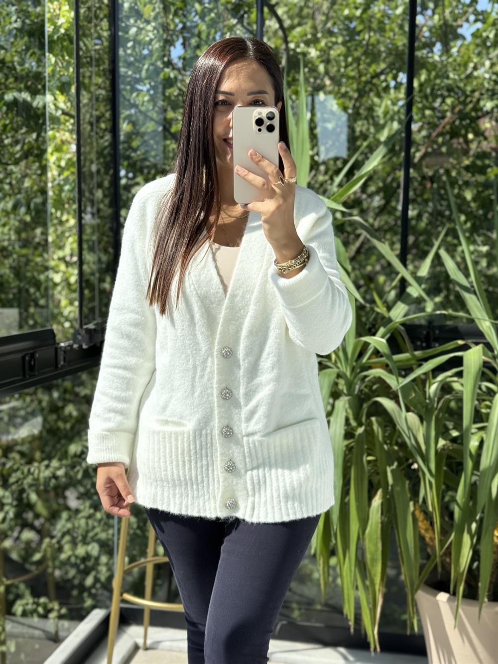 Dilvin V Yaka Taş Düğmeli Cepli Yumuşak Doku Hırka Ekru