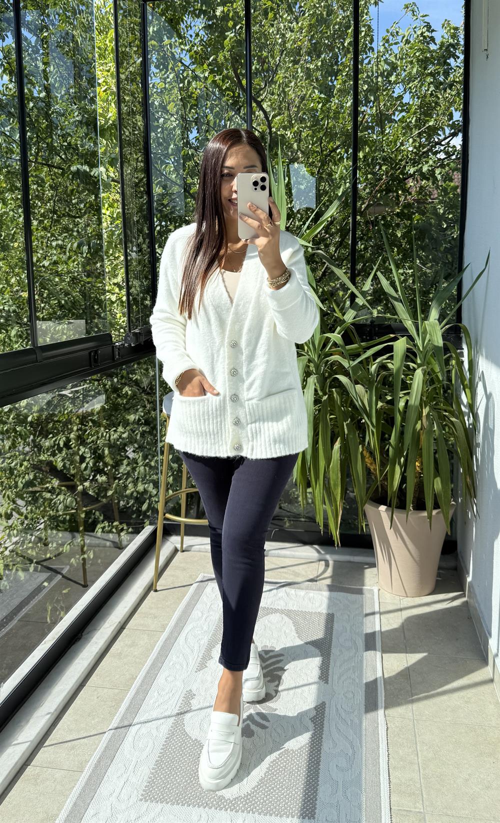 Dilvin V Yaka Taş Düğmeli Cepli Yumuşak Doku Hırka Ekru