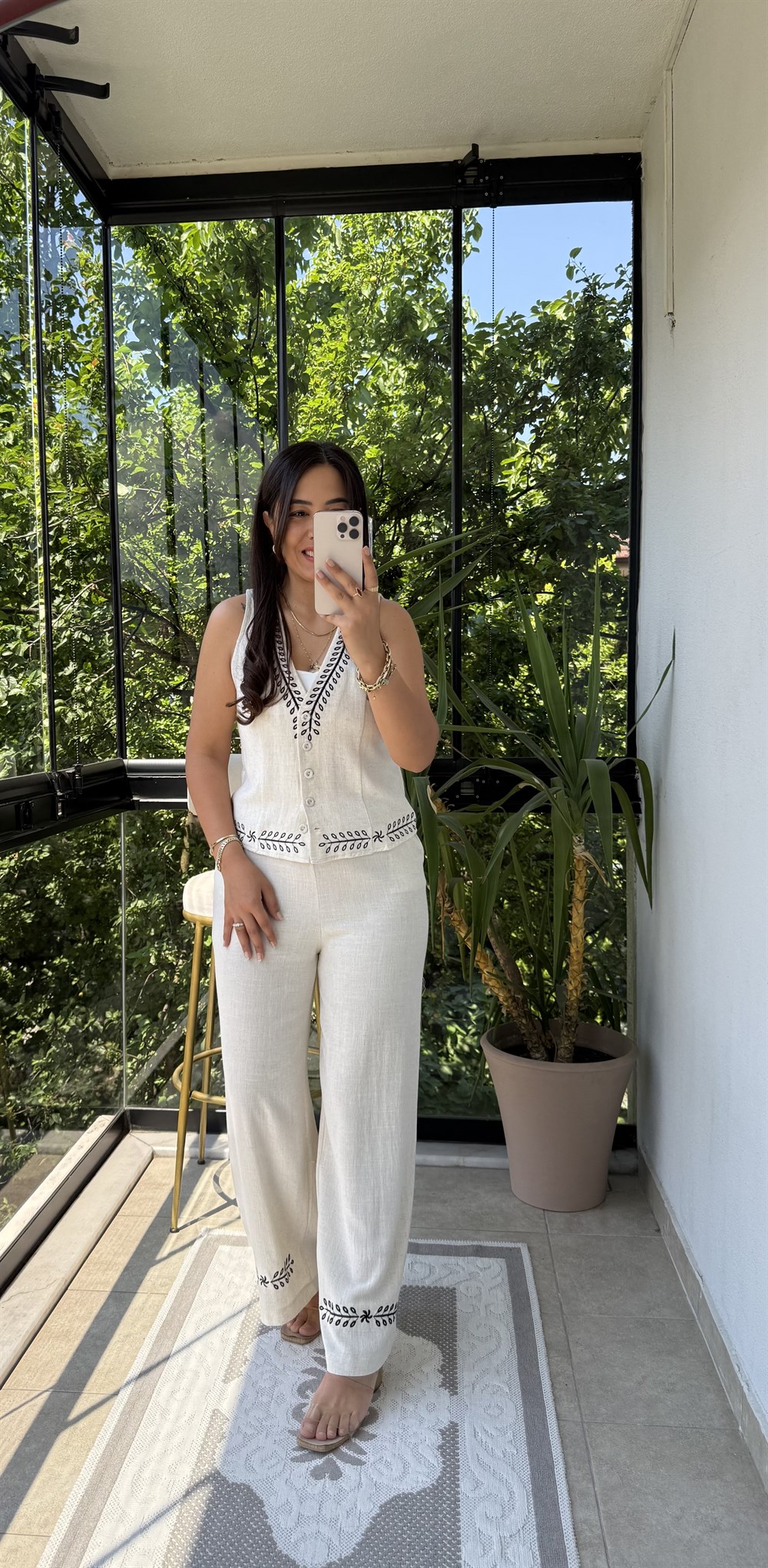 Siyah Yaprak Desenli Yelekli Takım Natural
