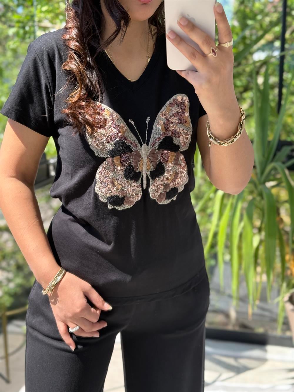 Önü Kelebek İşlemeli Tişört Siyah