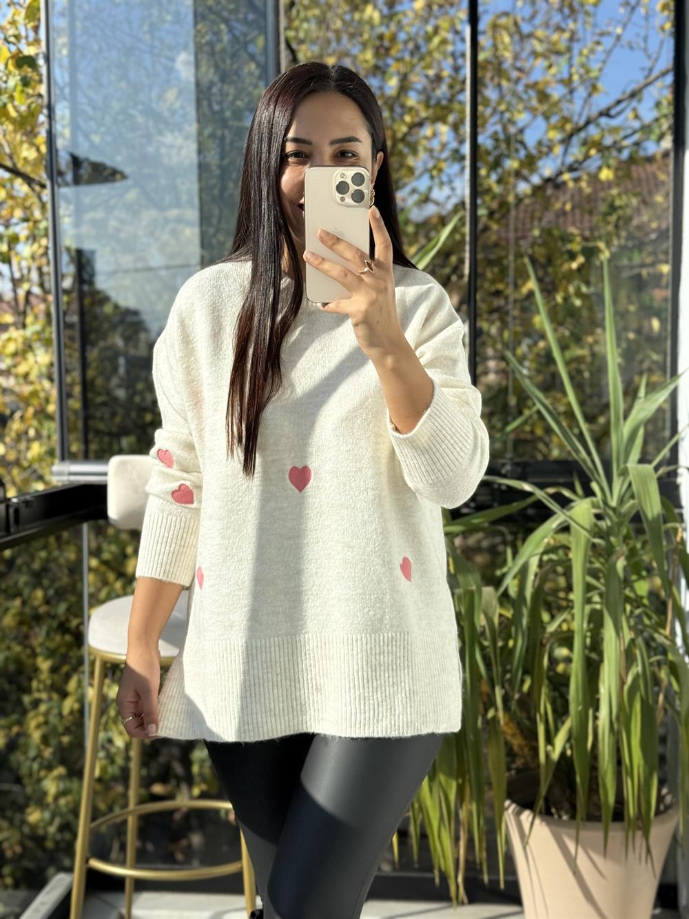 Kalp Detaylı Kazak Ekru