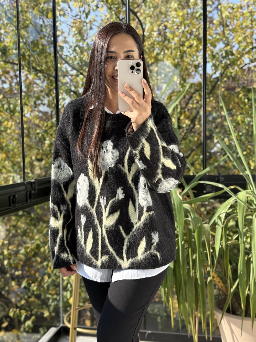 Çiçek Desenli Kazak Siyah