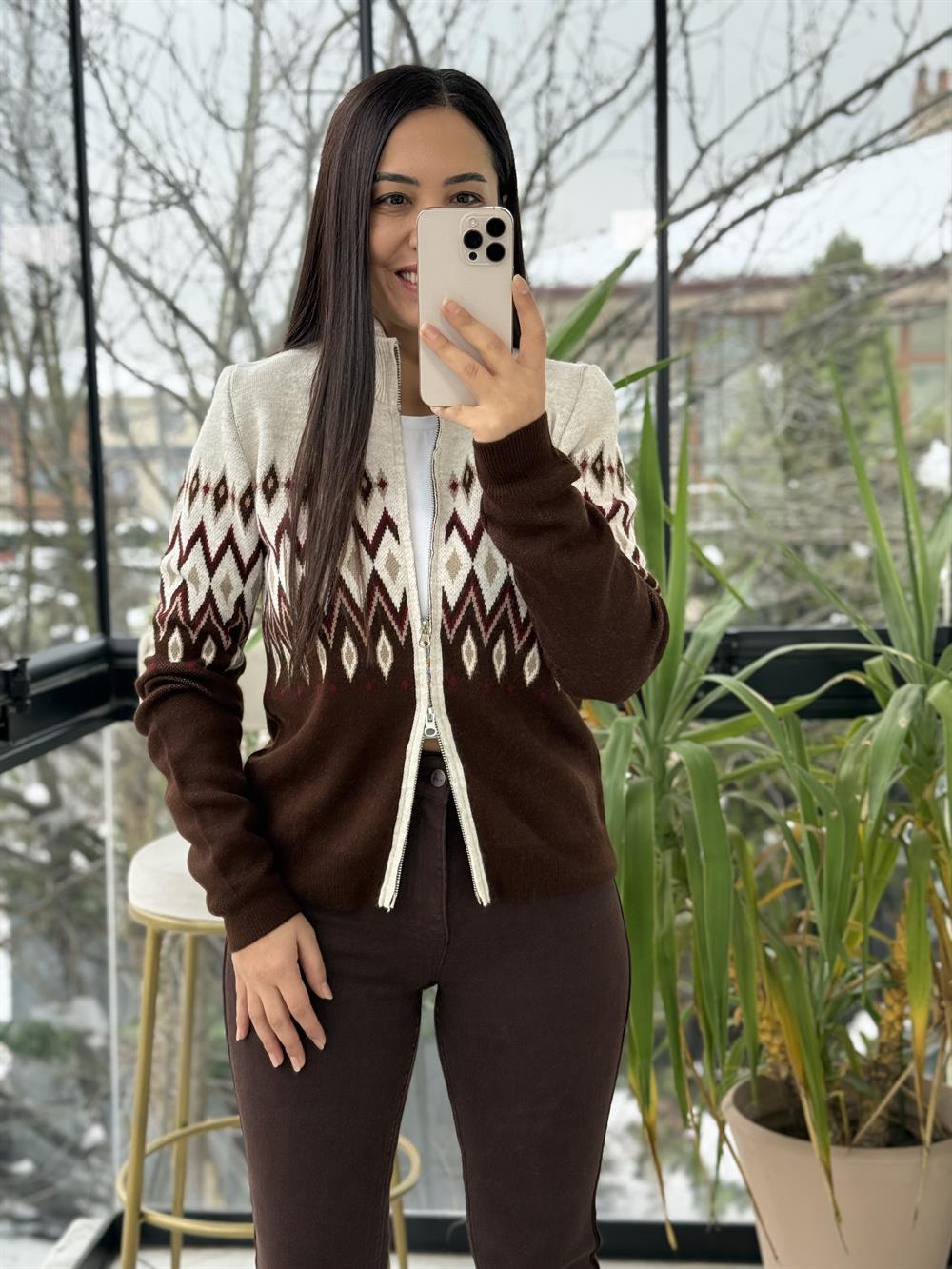 Geometrik Desenli Çift Fermuarlı Hırka Kahve