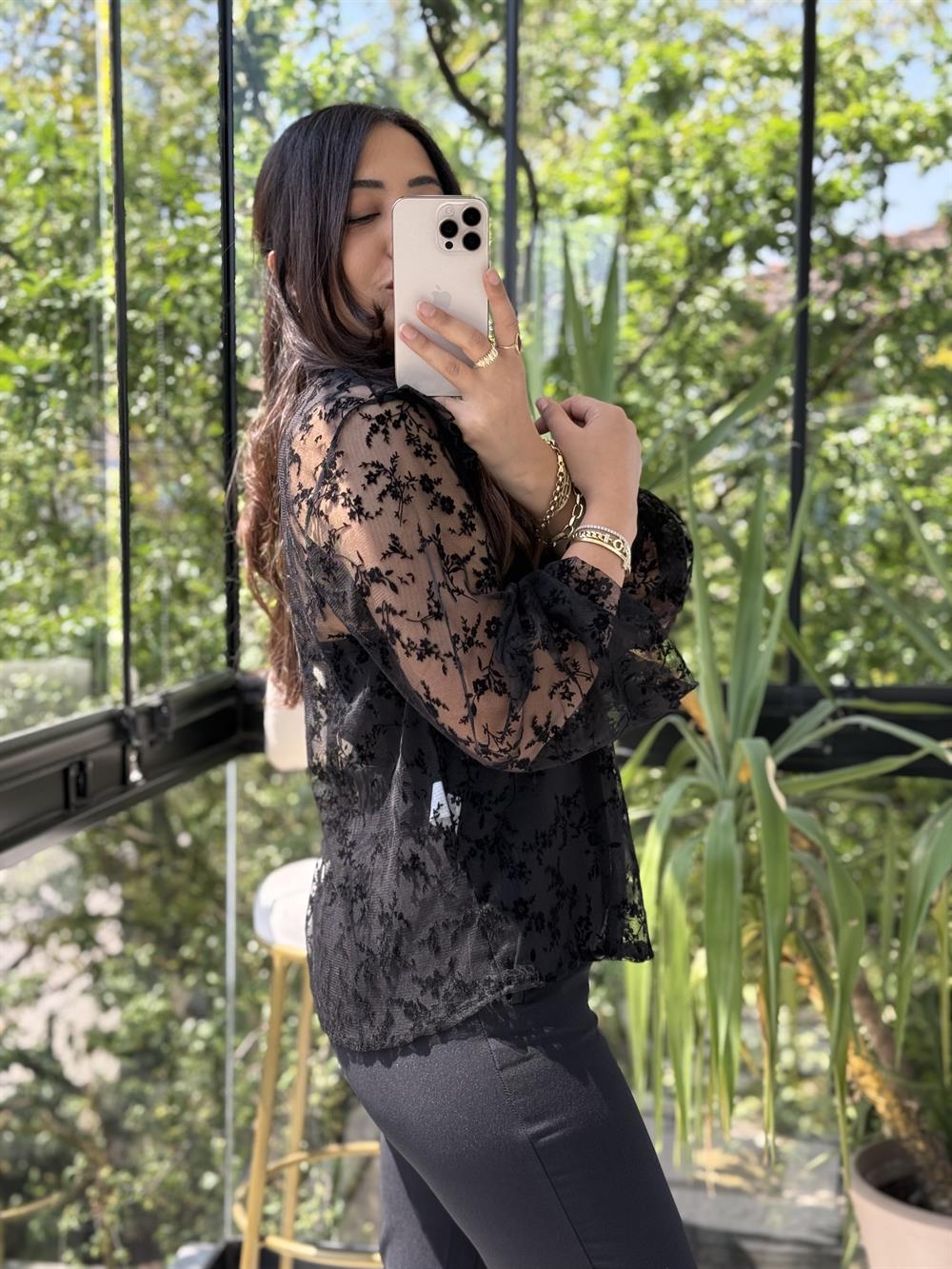 Kabartmalı Fırfırlı Tül Bluz Gömlek Siyah