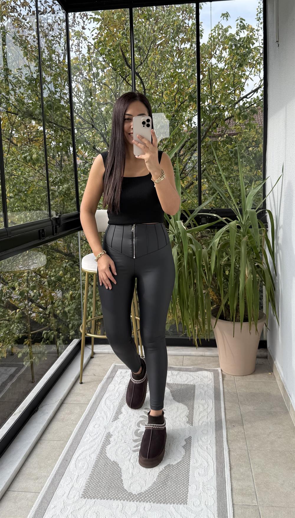 Nervürlü Mat Deri Tayt Siyah